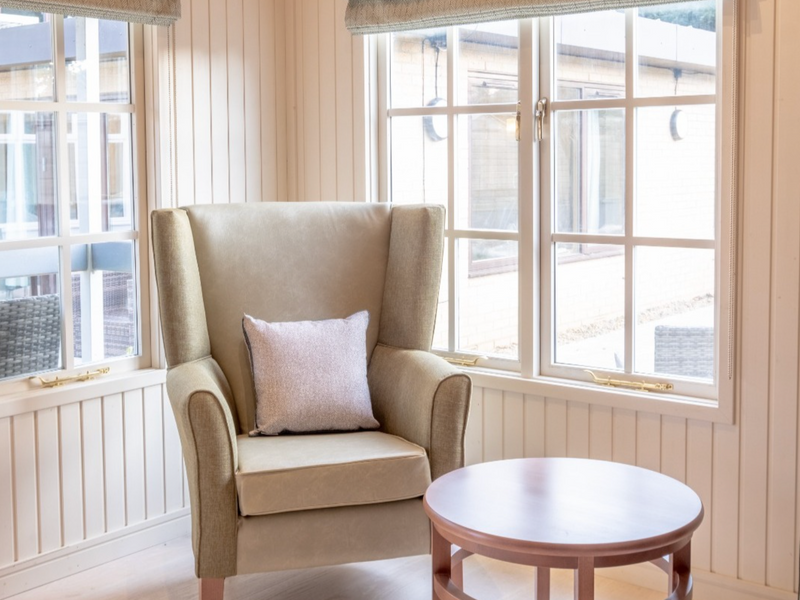 4 Tips for Choosing Care Home Lounge Chairs